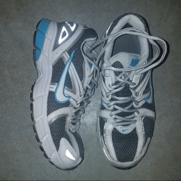 Nike running shoes - Picture 1 of 4